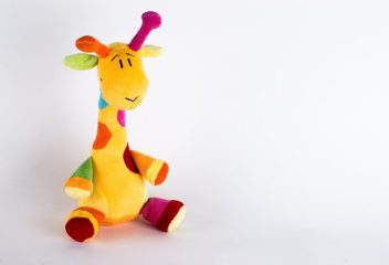 colour-giraffe-white-background_143092-10880